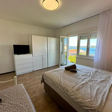 Kiki Apartment Dramalj